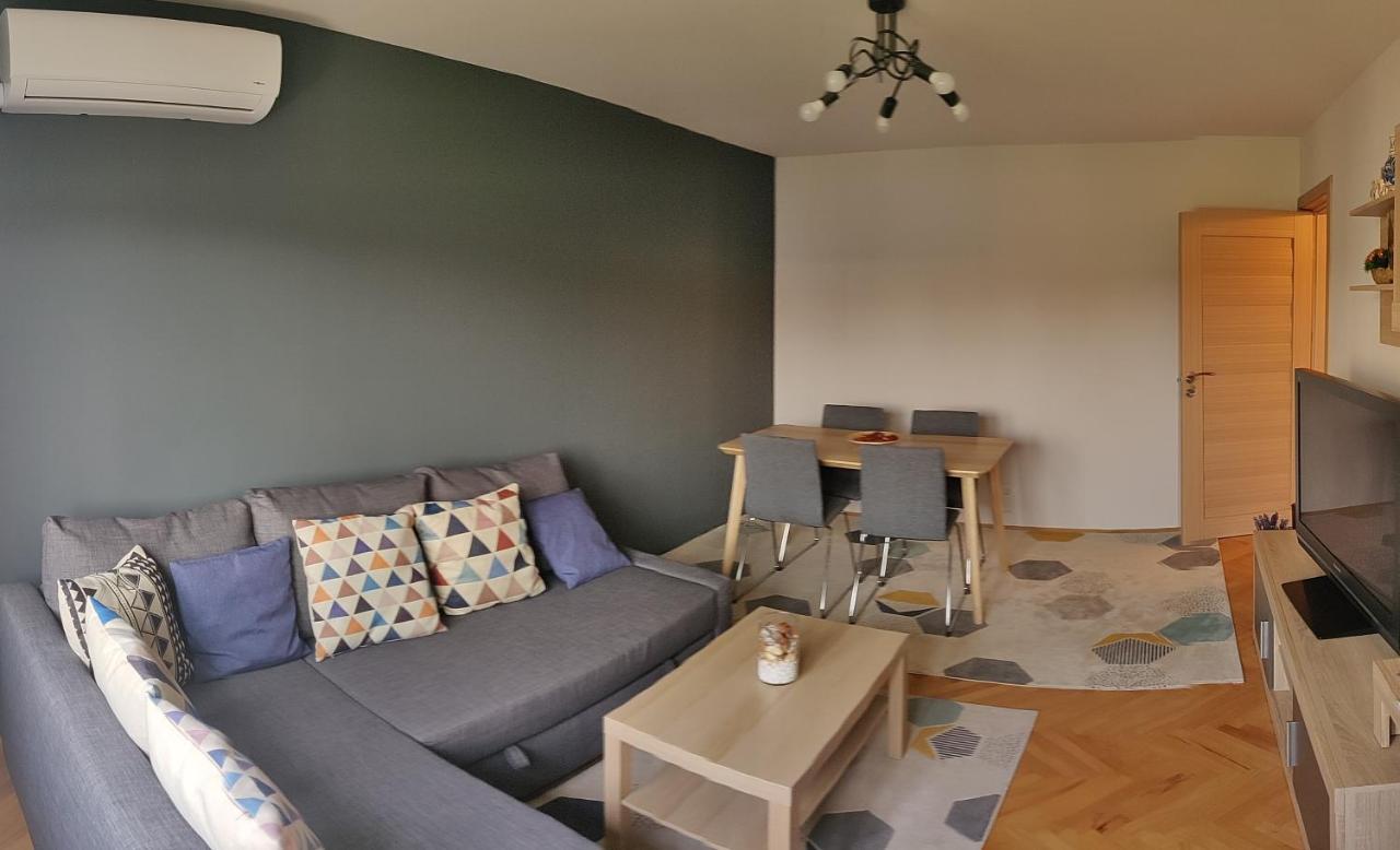 Modern And Cozy Apartment 皮特什蒂 外观 照片