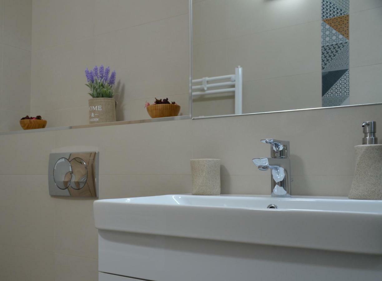 Modern And Cozy Apartment 皮特什蒂 外观 照片