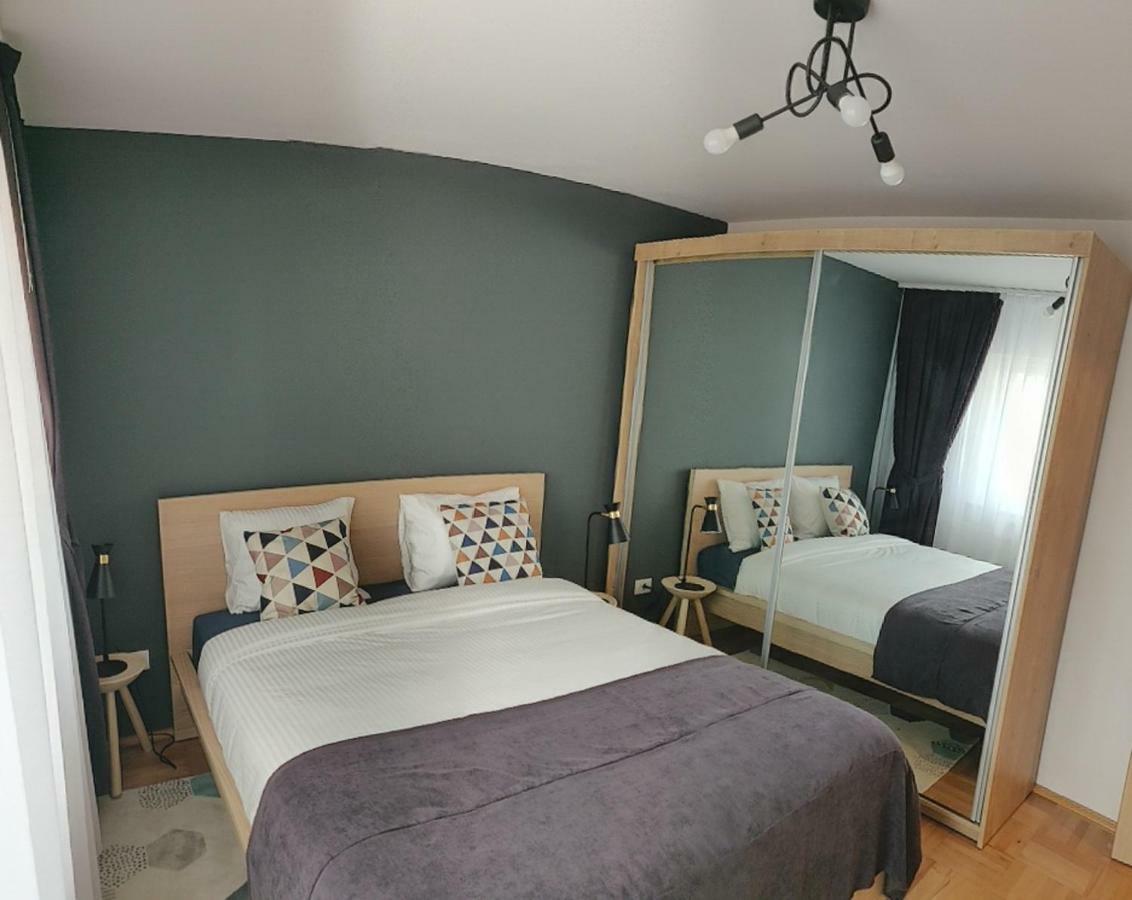 Modern And Cozy Apartment 皮特什蒂 外观 照片